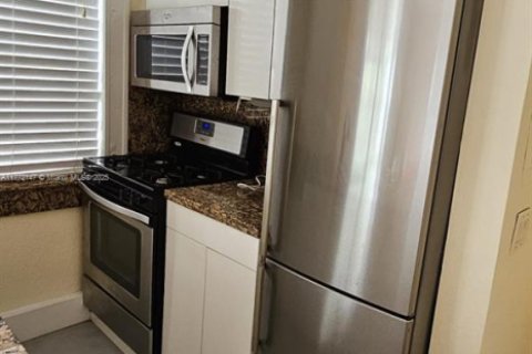 Condo in Miami Beach, Florida  № 1692588 - photo 13