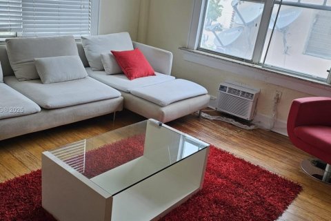 Condo in Miami Beach, Florida  № 1692588 - photo 2