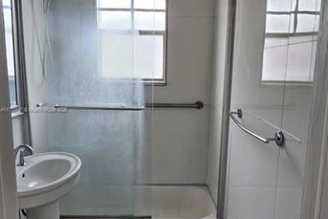 Condo in Miami Beach, Florida  № 1692588 - photo 12