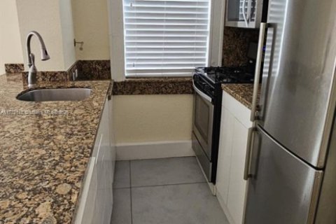 Condo in Miami Beach, Florida  № 1692588 - photo 9