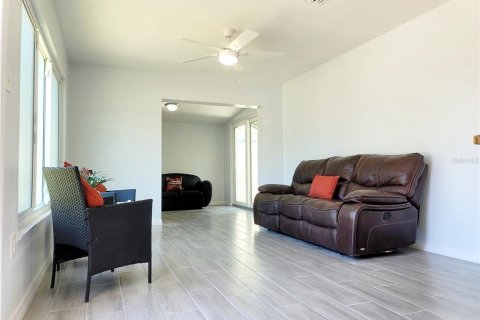 Villa ou maison à louer à Sarasota, Floride: 3 chambres, 138.42 m2 № 1803854 - photo 6