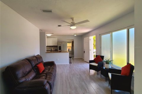 Villa ou maison à louer à Sarasota, Floride: 3 chambres, 138.42 m2 № 1803854 - photo 12