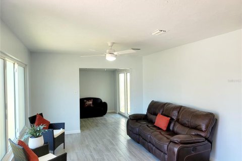 Villa ou maison à louer à Sarasota, Floride: 3 chambres, 138.42 m2 № 1803854 - photo 3
