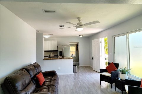 Villa ou maison à louer à Sarasota, Floride: 3 chambres, 138.42 m2 № 1803854 - photo 2