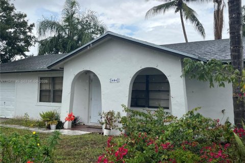 Дом в Майами, Флорида 3 спальни, 129.6м2 № 2005435