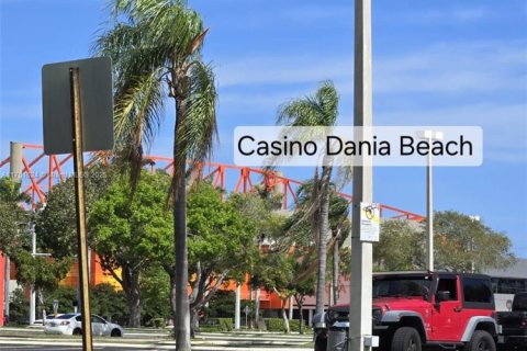Commercial property in Dania Beach, Florida № 1862215 - photo 21
