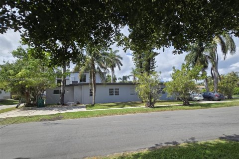 Commercial property in Dania Beach, Florida № 1862215 - photo 5