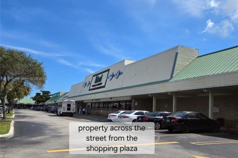 Commercial property in Dania Beach, Florida № 1862215 - photo 18