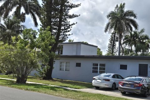 Commercial property in Dania Beach, Florida № 1862215 - photo 4