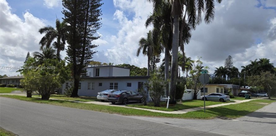 Commercial property in Dania Beach, Florida № 1862215