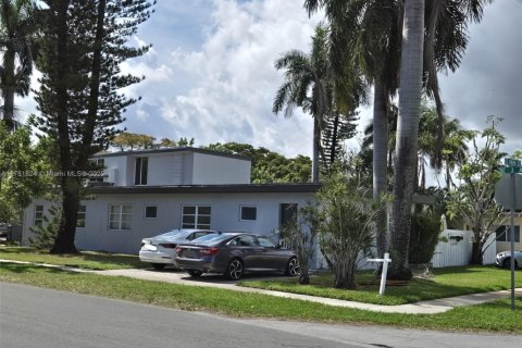 Commercial property in Dania Beach, Florida № 1862215 - photo 2