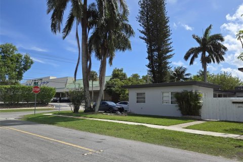 Commercial property in Dania Beach, Florida № 1862215 - photo 7