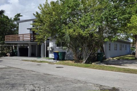 Commercial property in Dania Beach, Florida № 1862215 - photo 8