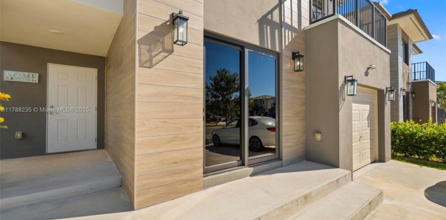 Immobilier commercial à Florida City, Floride 1 chambre, 176.7 m2 № 1726368