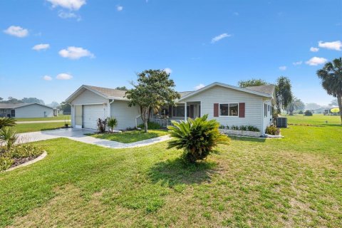 House in Summerfield, Florida 3 bedrooms, 160.35 sq.m. № 1719611 - photo 1