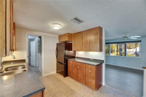 House in Ruskin, Florida 3 bedrooms, 142.05 sq.m. № 1663140 - photo 12