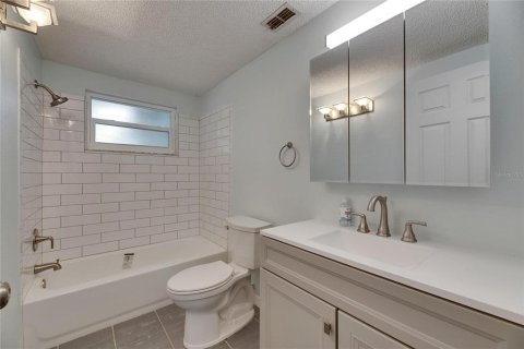 House in Ruskin, Florida 3 bedrooms, 142.05 sq.m. № 1663140 - photo 29