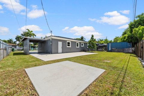 House in Homestead, Florida 3 bedrooms, 102.56 sq.m. № 1856905 - photo 7