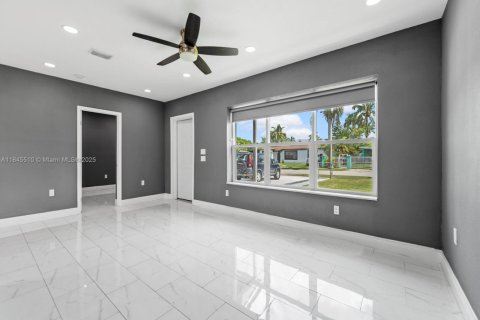 House in Homestead, Florida 3 bedrooms, 102.56 sq.m. № 1856905 - photo 11