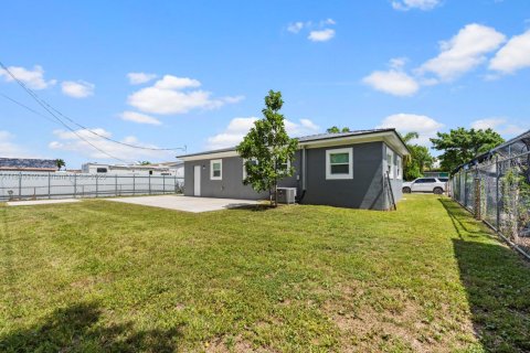 House in Homestead, Florida 3 bedrooms, 102.56 sq.m. № 1856905 - photo 6