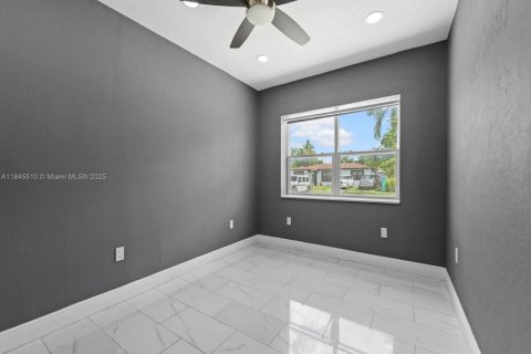 House in Homestead, Florida 3 bedrooms, 102.56 sq.m. № 1856905 - photo 27