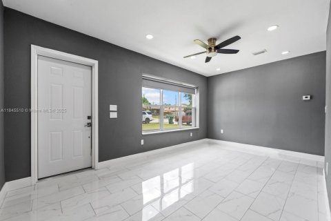 House in Homestead, Florida 3 bedrooms, 102.56 sq.m. № 1856905 - photo 15