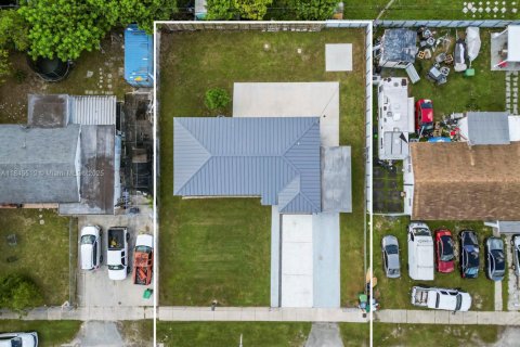House in Homestead, Florida 3 bedrooms, 102.56 sq.m. № 1856905 - photo 2