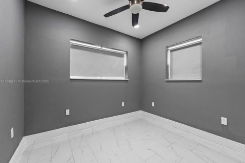 House in Homestead, Florida 3 bedrooms, 102.56 sq.m. № 1856905 - photo 24