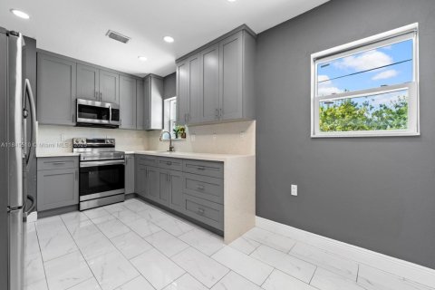 House in Homestead, Florida 3 bedrooms, 102.56 sq.m. № 1856905 - photo 20