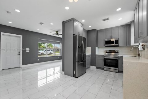 House in Homestead, Florida 3 bedrooms, 102.56 sq.m. № 1856905 - photo 16
