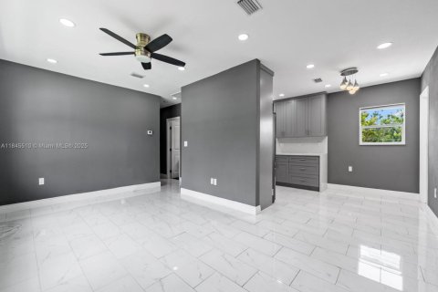 House in Homestead, Florida 3 bedrooms, 102.56 sq.m. № 1856905 - photo 14