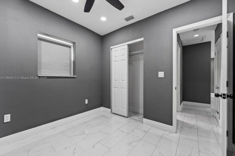 House in Homestead, Florida 3 bedrooms, 102.56 sq.m. № 1856905 - photo 23