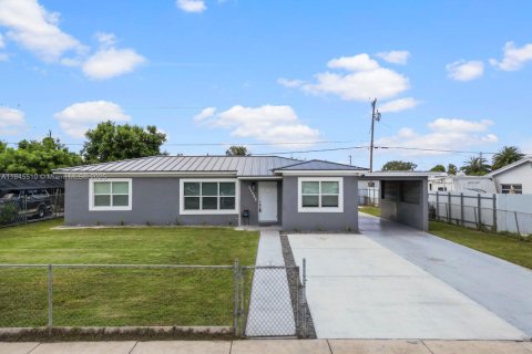 House in Homestead, Florida 3 bedrooms, 102.56 sq.m. № 1856905 - photo 29