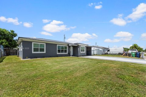 House in Homestead, Florida 3 bedrooms, 102.56 sq.m. № 1856905 - photo 3