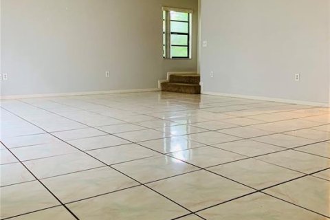 Townhouse in Lakeland, Florida 2 bedrooms, 130.99 sq.m. № 1900842 - photo 4
