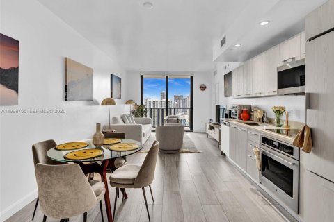 Снять в аренду кондоминиум в Майами, Флорида 1 спальня, 68.56м2, № 2060930 - фото 2