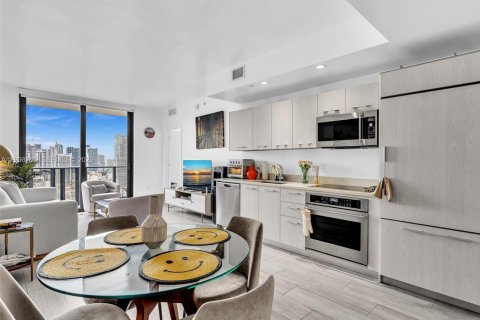 Снять в аренду кондоминиум в Майами, Флорида 1 спальня, 68.56м2, № 2060930 - фото 3