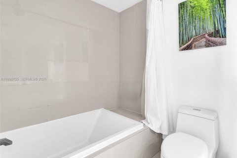 Снять в аренду кондоминиум в Майами, Флорида 1 спальня, 68.56м2, № 2060930 - фото 19