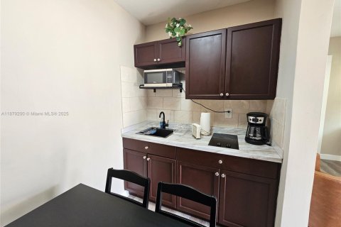 Villa ou maison à louer à Miami, Floride: 1 chambre, 55.74 m2 № 1945647 - photo 6