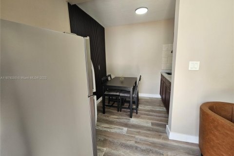 Villa ou maison à louer à Miami, Floride: 1 chambre, 55.74 m2 № 1945647 - photo 2
