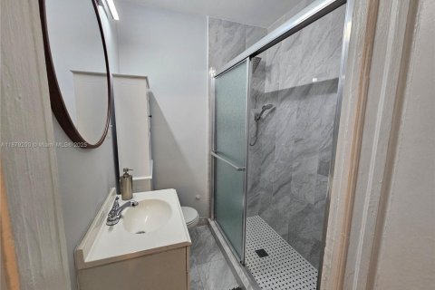Villa ou maison à louer à Miami, Floride: 1 chambre, 55.74 m2 № 1945647 - photo 18