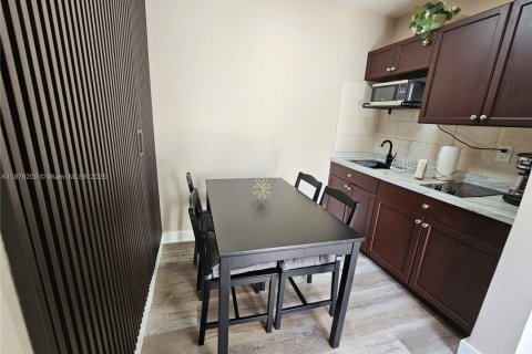 Villa ou maison à louer à Miami, Floride: 1 chambre, 55.74 m2 № 1945647 - photo 4