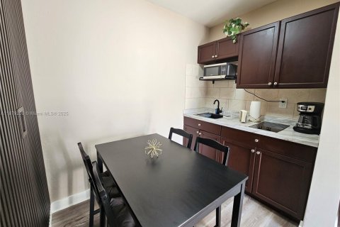 Villa ou maison à louer à Miami, Floride: 1 chambre, 55.74 m2 № 1945647 - photo 5