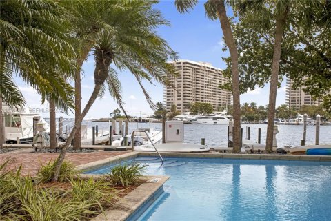 Condominio en alquiler en Miami, Florida, 3 dormitorios, 164.81 m2 № 2029621 - foto 21