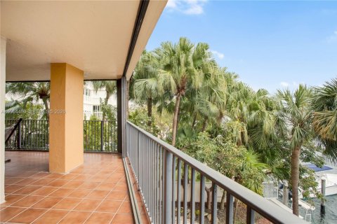 Condominio en alquiler en Miami, Florida, 3 dormitorios, 164.81 m2 № 2029621 - foto 29