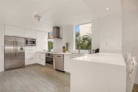 Condominio en alquiler en Miami, Florida, 3 dormitorios, 164.81 m2 № 2029621 - foto 26