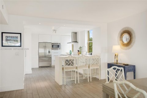 Condominio en alquiler en Miami, Florida, 3 dormitorios, 164.81 m2 № 2029621 - foto 27