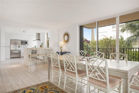 Condominio en alquiler en Miami, Florida, 3 dormitorios, 164.81 m2 № 2029621 - foto 5