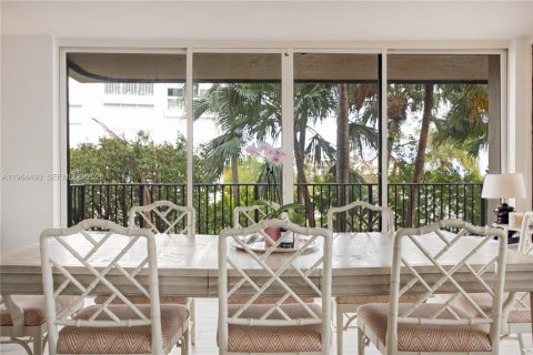 Condominio en alquiler en Miami, Florida, 3 dormitorios, 164.81 m2 № 2029621 - foto 6