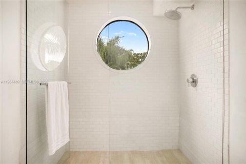 Condominio en alquiler en Miami, Florida, 3 dormitorios, 164.81 m2 № 2029621 - foto 14